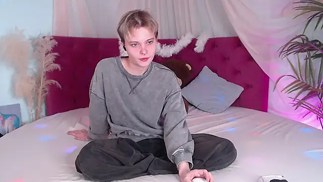 Snapshot of DemianEnglen chatting on September 23, 9:51 pm DemianEnglen online show from September 23, 9:51 pm