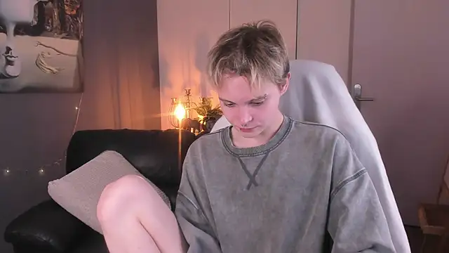 Snapshot of DemianEnglen chatting on September 27, 1:27 pm DemianEnglen online show from September 27, 1:27 pm