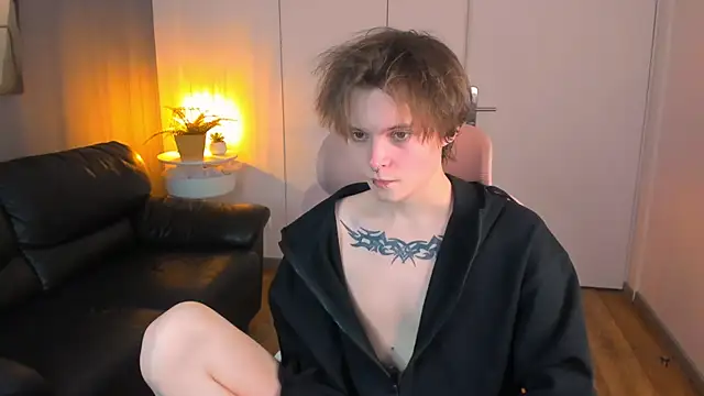 Snapshot of DemianEnglen chatting on April 9, 3:28 pm DemianEnglen online show from April 9, 3:28 pm