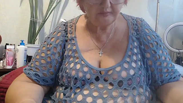 Snapshot of DeniseeRosea chatting on September 22, 9:33 am DeniseeRosea online show from September 22, 9:33 am