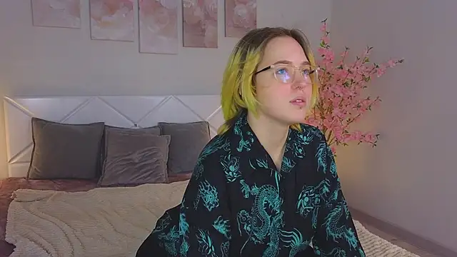 Manic pixie  online show from January 23, 10:54 am