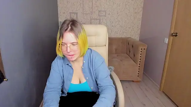 Manic pixie  online show from January 25, 1:30 pm