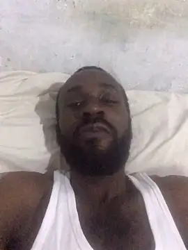 Snapshot of onewinnertee chatting on November 28, 12:46 am onewinnertee online show from November 28, 12:46 am