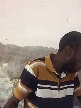 Snapshot of onewinnertee chatting on December 16, 8:30 am onewinnertee online show from December 16, 8:30 am