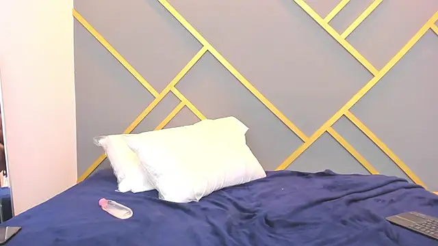 Alaia Colins online show from February 16, 6:54 am