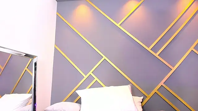 Alaia Colins online show from March 4, 7:08 am