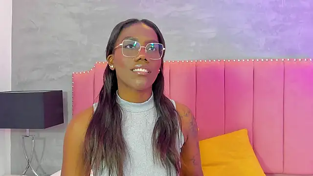 Alaia Colins online show from November 8, 11:58 pm