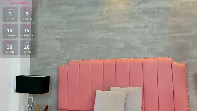 Alaia Colins online show from March 18, 12:47 am