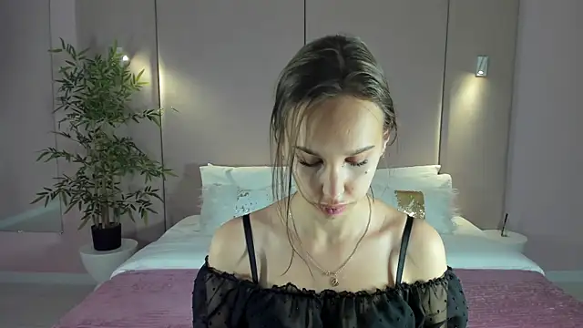 Snapshot of SandraTucker chatting on June 9, 2:34 am SandraTucker online show from June 9, 2:34 am