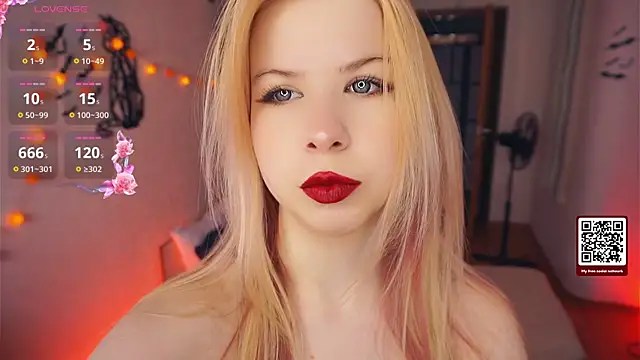 Snapshot of LynetHakes chatting on October 27, 4:16 am LynetHakes online show from October 27, 4:16 am