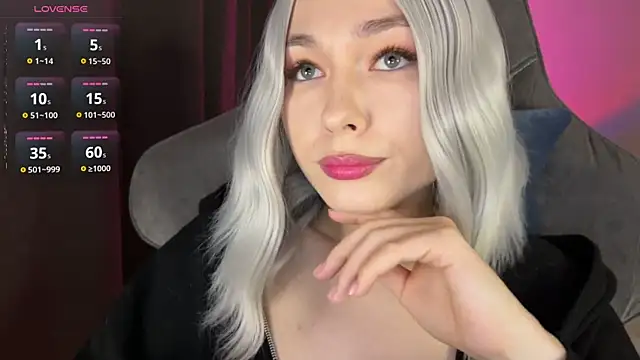 Snapshot of Ohmy_Nora_ chatting on June 18, 12:11 am Ohmy Nora online show from June 18, 12:11 am