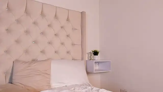 Snapshot of bella_bloomg chatting on January 24, 10:19 pm bella bloomg online show from January 24, 10:19 pm