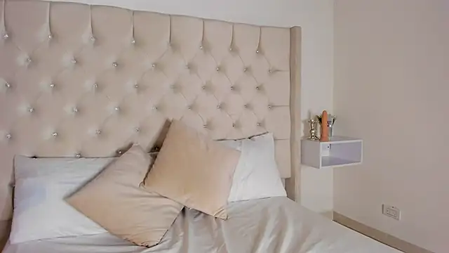 Snapshot of bella_bloomg chatting on February 14, 11:20 pm bella bloomg online show from February 14, 11:20 pm