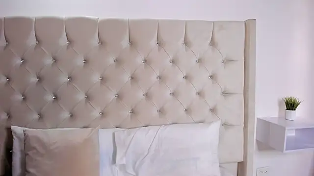 Snapshot of bella_bloomg chatting on March 14, 10:38 pm bella bloomg online show from March 14, 10:38 pm