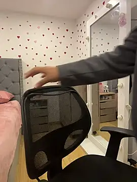 KarlaWild online show from April 19, 8:11 pm