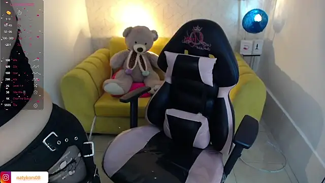 natyk m online show from February 6, 1:32 pm