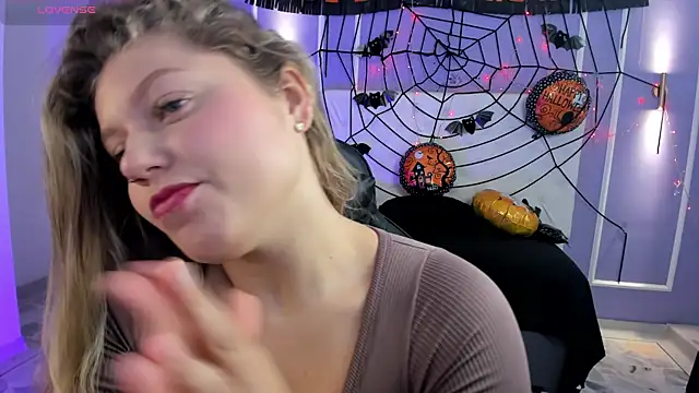 alaia greyy online show from October 28, 1:25 pm