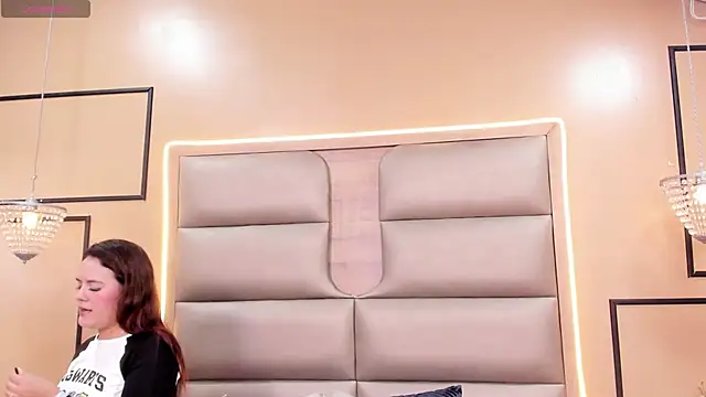 Snapshot of CAYLINCOLLINS chatting on December 1, 12:43 pm CAYLINCOLLINS online show from December 1, 12:43 pm