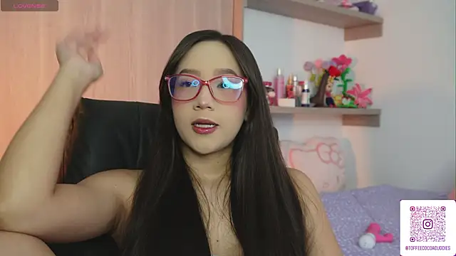 Snapshot of sophi_lii chatting on May 8, 8:25 pm sophi lii online show from May 8, 8:25 pm