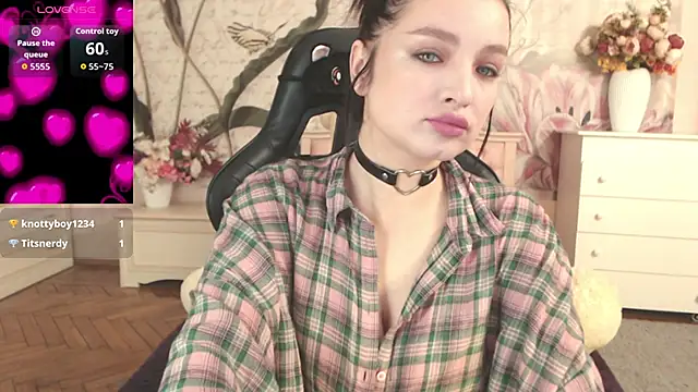 BritneyBarker online show from October 18, 4:04 am