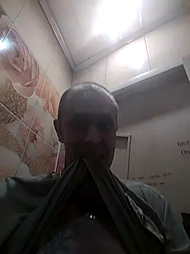 Snapshot of MaxDevilWhite chatting on October 17, 10:40 am MaxDevilWhite online show from October 17, 10:40 am