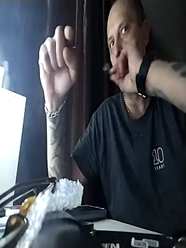 Snapshot of MaxDevilWhite chatting on November 24, 7:57 pm MaxDevilWhite online show from November 24, 7:57 pm