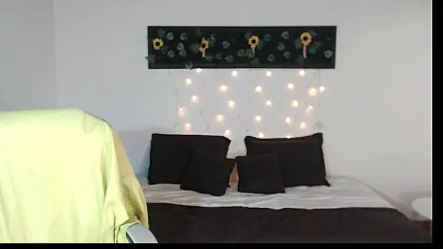 saray  jones online show from February 12, 3:05 pm