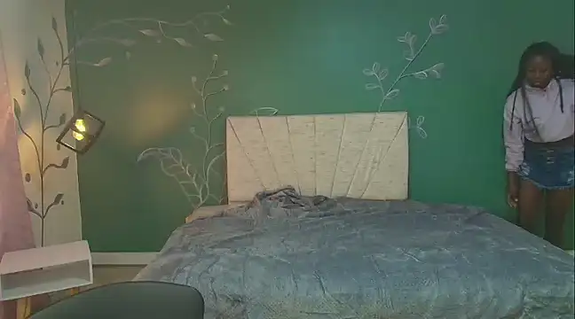 Snapshot of Sara_Naugty chatting on March 13, 11:30 am Sara Naugty online show from March 13, 11:30 am