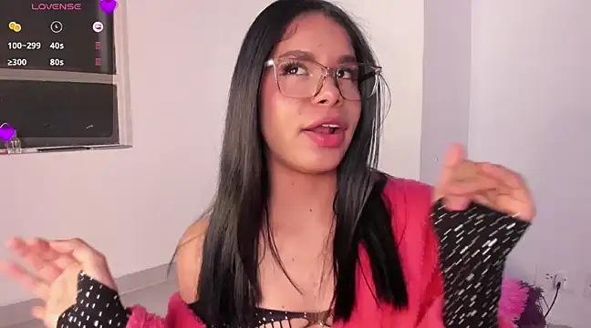 Snapshot of Cameron_Lovee chatting on February 2, 1:02 am Cameron Lovee online show from February 2, 1:02 am