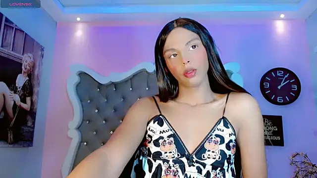 Snapshot of CamiiGarcia chatting on February 17, 11:55 am CamiiGarcia online show from February 17, 11:55 am