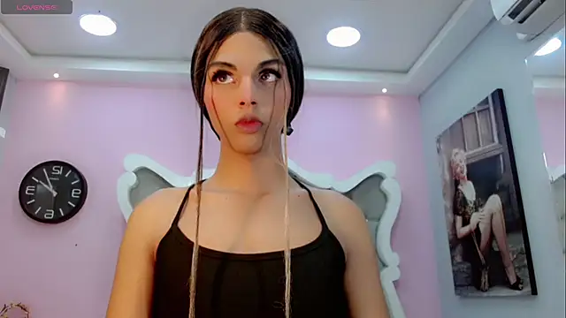 Snapshot of CamiiGarcia chatting on February 22, 11:24 am CamiiGarcia online show from February 22, 11:24 am