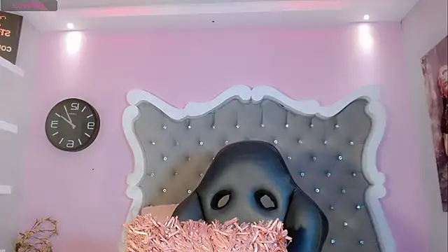 Snapshot of CamiiGarcia chatting on February 22, 5:35 pm CamiiGarcia online show from February 22, 5:35 pm