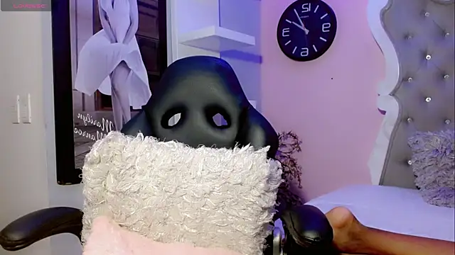 Snapshot of CamiiGarcia chatting on February 23, 5:18 pm CamiiGarcia online show from February 23, 5:18 pm