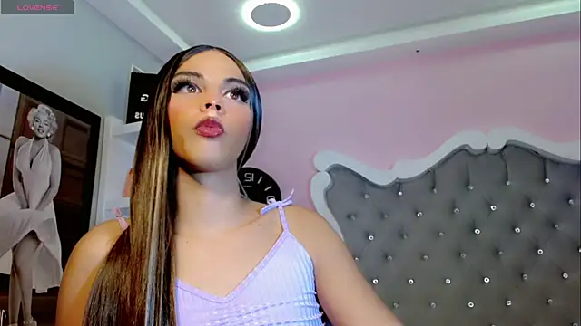 Snapshot of CamiiGarcia chatting on February 24, 2:37 pm CamiiGarcia online show from February 24, 2:37 pm