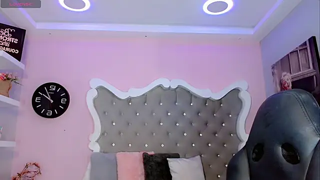 Snapshot of CamiiGarcia chatting on February 25, 11:41 am CamiiGarcia online show from February 25, 11:41 am