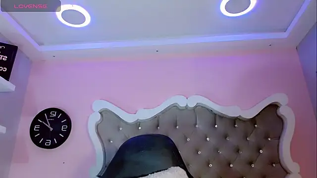 Snapshot of CamiiGarcia chatting on March 4, 5:34 pm CamiiGarcia online show from March 4, 5:34 pm