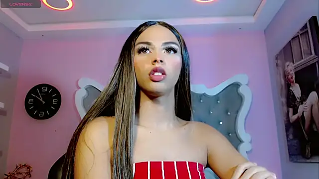 Snapshot of CamiiGarcia chatting on March 7, 2:34 pm CamiiGarcia online show from March 7, 2:34 pm