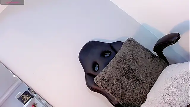 Snapshot of CamiiGarcia chatting on March 10, 2:26 pm CamiiGarcia online show from March 10, 2:26 pm