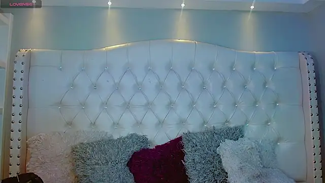 Snapshot of CamiiGarcia chatting on September 8, 7:13 pm CamiiGarcia online show from September 8, 7:13 pm