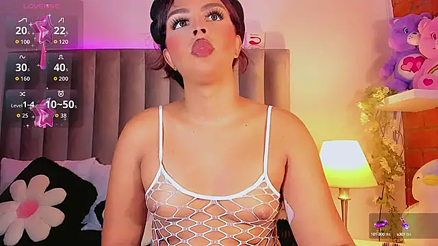 Snapshot of CamiiGarcia chatting on October 5, 7:45 pm CamiiGarcia online show from October 5, 7:45 pm