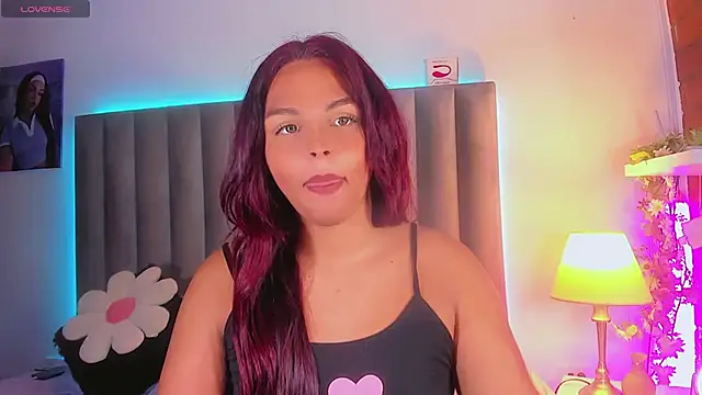 Snapshot of CamiiGarcia chatting on November 6, 8:21 pm CamiiGarcia online show from November 6, 8:21 pm