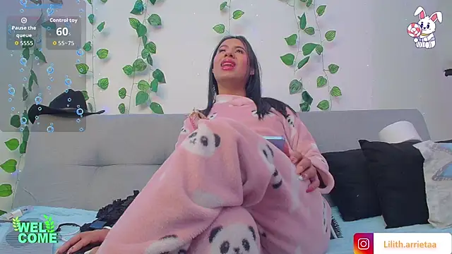 Snapshot of LiiLiith-1 chatting on January 9, 6:05 am LiiLiith-1 online show from January 9, 6:05 am