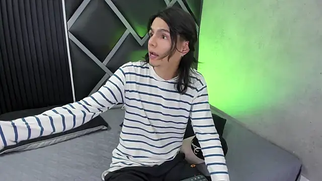 Snapshot of Martshall09 chatting on October 28, 9:50 pm Martshall09 online show from October 28, 9:50 pm