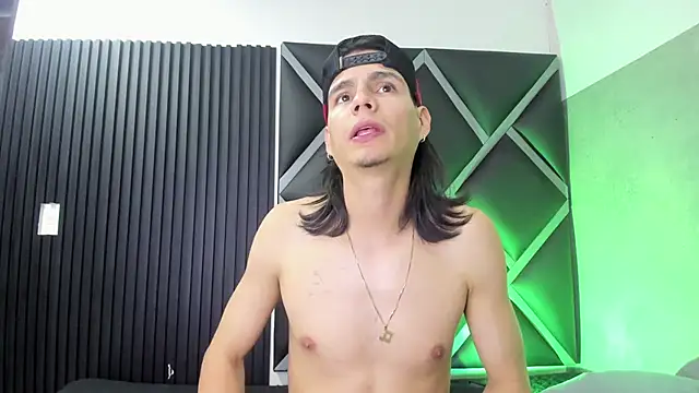 Snapshot of Martshall09 chatting on October 29, 9:05 pm Martshall09 online show from October 29, 9:05 pm