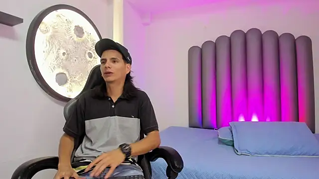 Snapshot of Martshall09 chatting on November 8, 8:07 pm Martshall09 online show from November 8, 8:07 pm