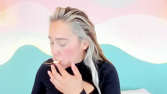 Snapshot of Lannajansen chatting on November 15, 3:19 pm Lannajansen online show from November 15, 3:19 pm