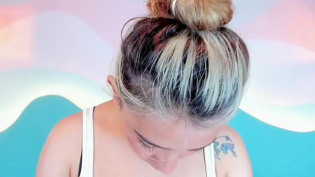 Snapshot of Lannajansen chatting on December 2, 4:35 pm Lannajansen online show from December 2, 4:35 pm