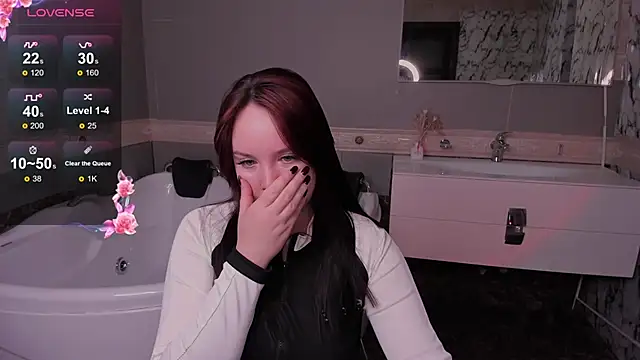 maya suun online show from November 30, 2:04 am