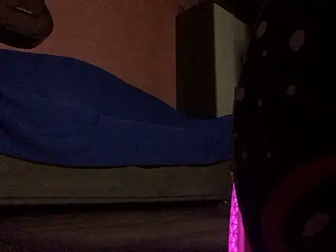 Nooneisthis online show from February 4, 7:51 am