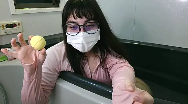 Snapshot of Sisi_cute chatting on February 10, 2:37 pm Sisi cute online show from February 10, 2:37 pm